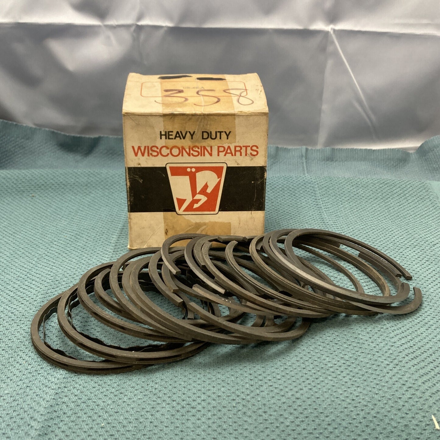 NEW GENUINE WISCONSIN DR-48-A COMPLETE PISTON RING SET