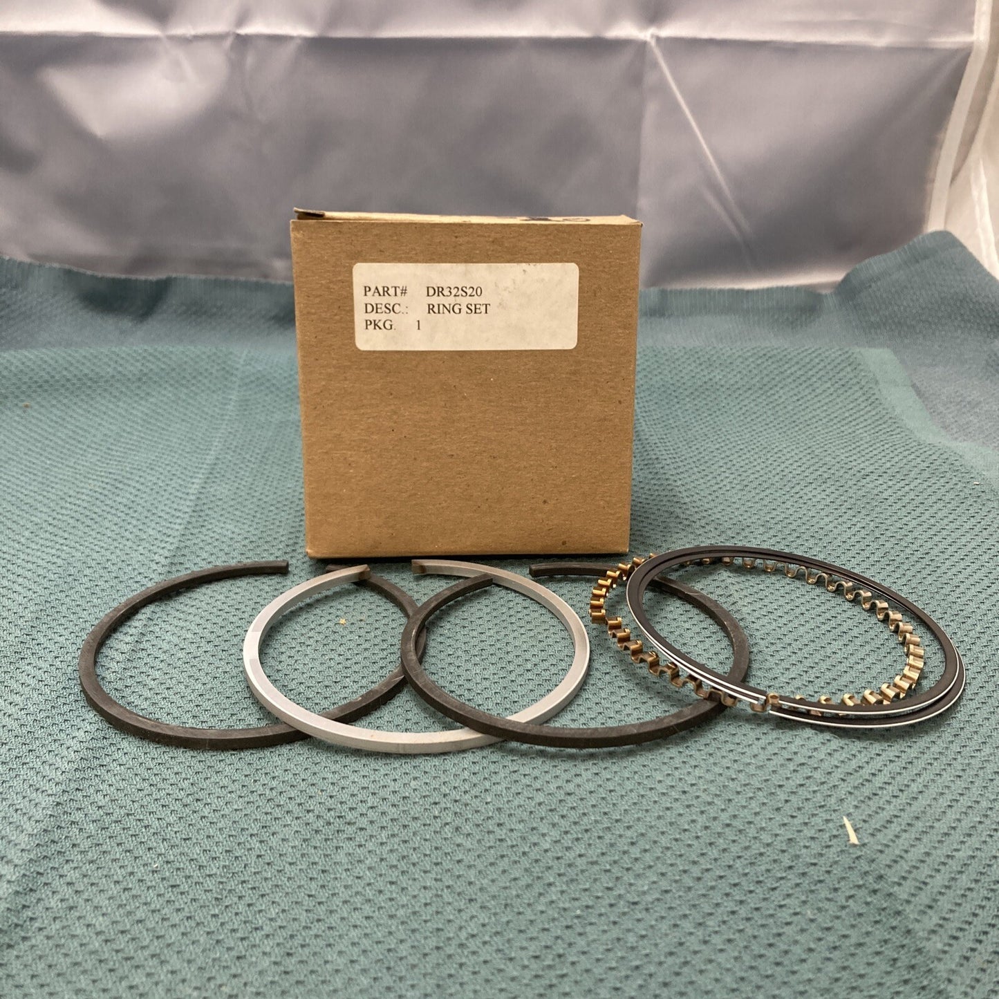 NEW GENUINE WISCONSIN DR-32S-20 PISTON RING SET