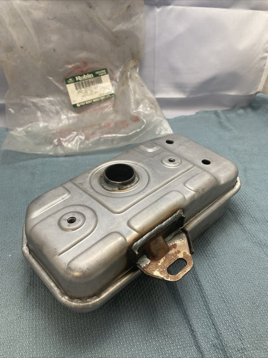 NEW GENUINE SUBARU ROBIN 246-30101-21 MUFFLER CP