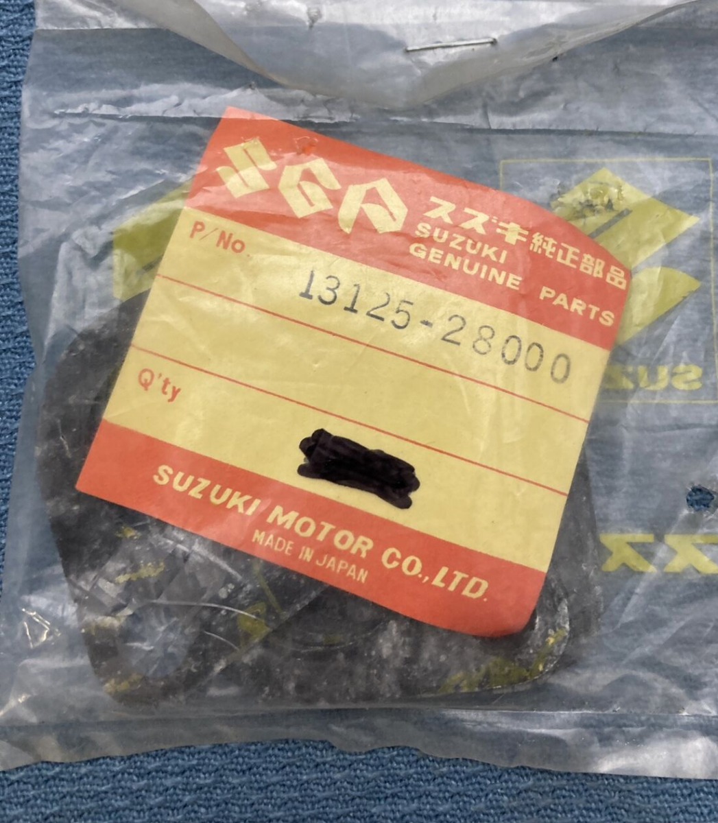 QTY 2 NEW GENIUNE SUZUKI 13125-28000 Gasket, Carburetor
