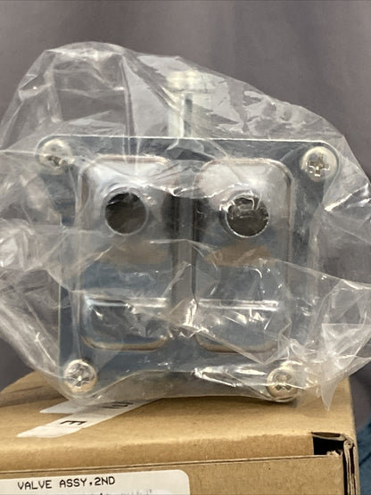 NEW GENIUNE SUZUKI 18450-33E12 Valve Assembly, 2ND Air