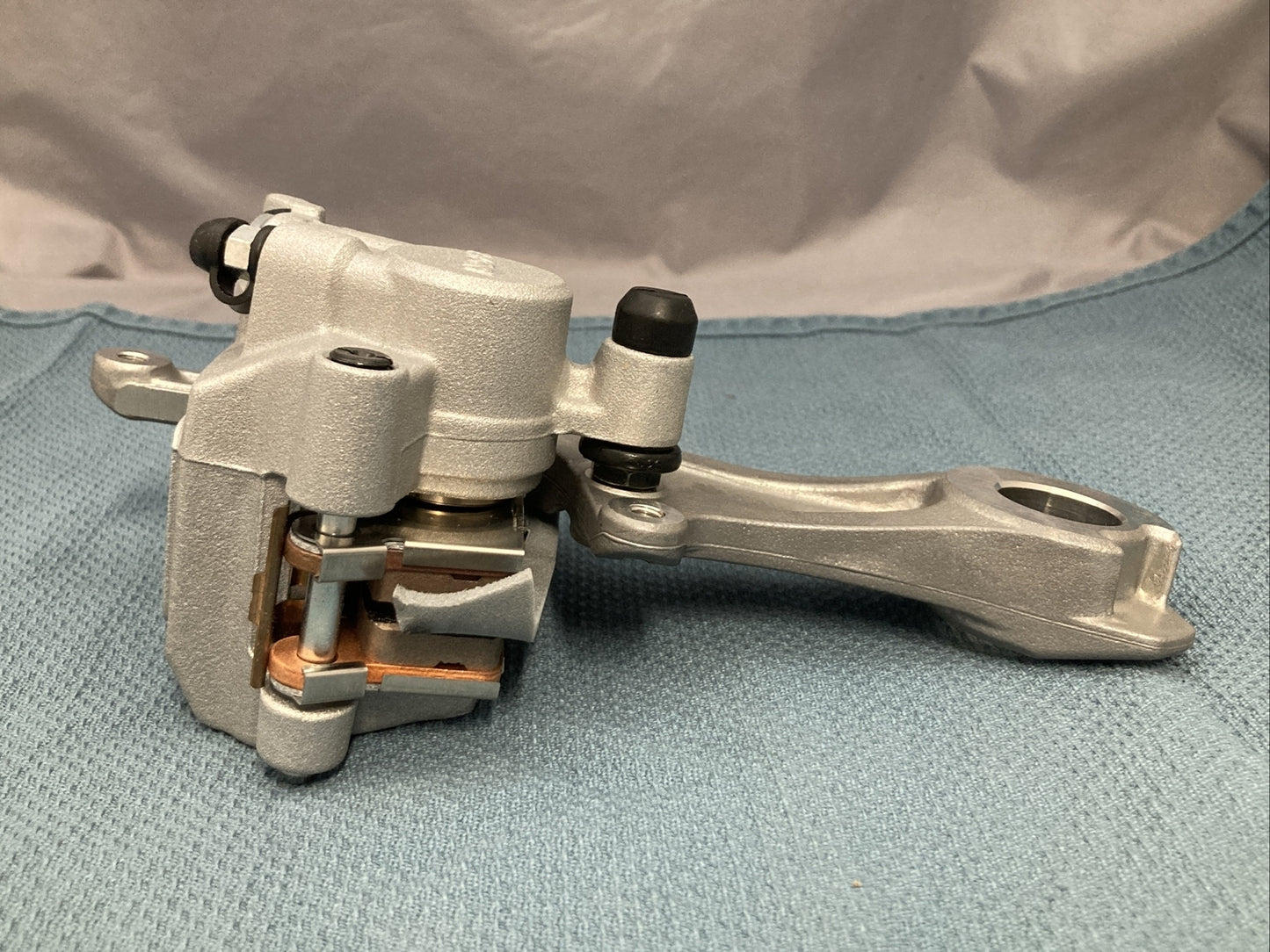 NEW GENIUNE YAMAHA 1C3-2580W-10 Caliper Assembly, Rear 2