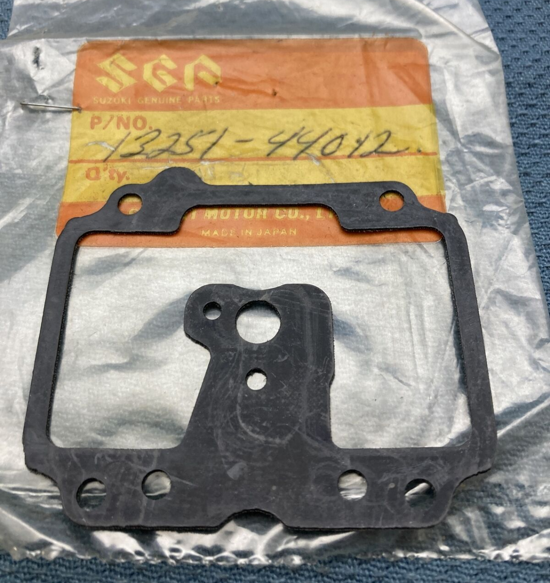 NEW GENIUNE SUZUKI 13251-44012 Gasket, Float Chamber CARBURETOR