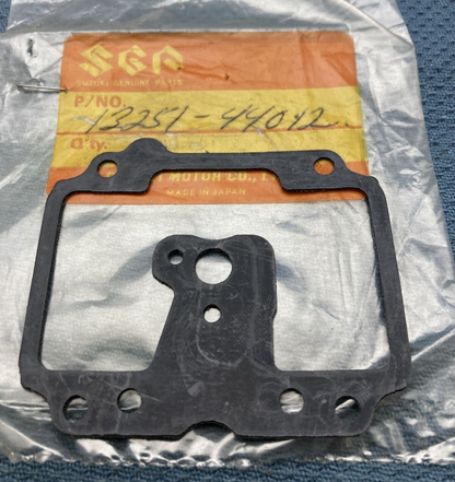 NEW GENIUNE SUZUKI 13251-44012 Gasket, Float Chamber CARBURETOR