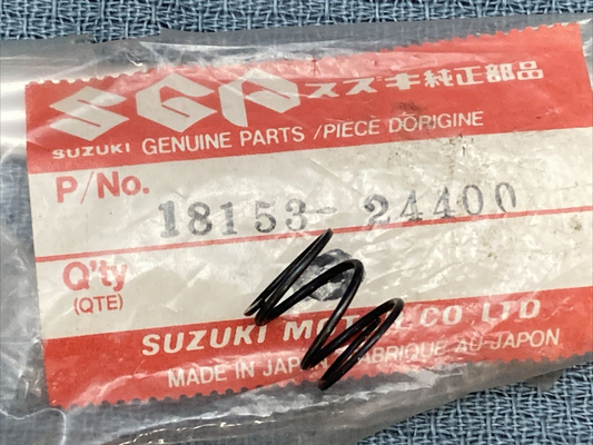 QTY 2 NEW GENIUNE SUZUKI 18153-24400 Spring, Friction