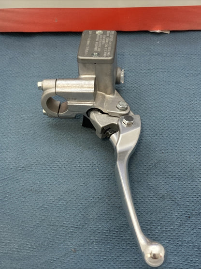 NEW GENUINE YAMAHA 5D3-2583T-02-00 Master Cylinder Assembly