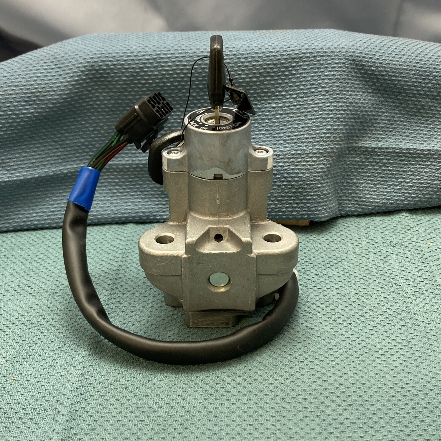 NEW GENUINE SUZUKI 37000-49831 IGNITION LOCK KEY SET W/GAS CAP