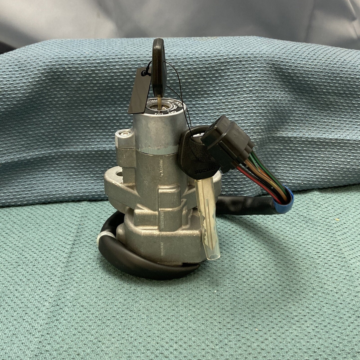 NEW GENUINE SUZUKI 37000-49831 IGNITION LOCK KEY SET W/GAS CAP