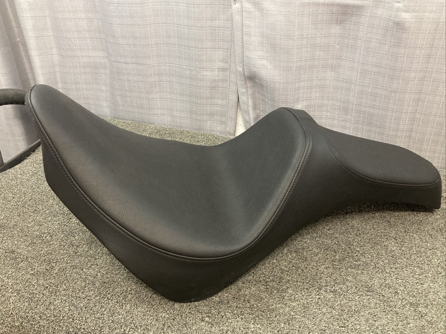 NEW DRAG SPECIALTIES 08021144 SEAT, SMOOTH, BLK, FITS HARLEY DAVIDSON