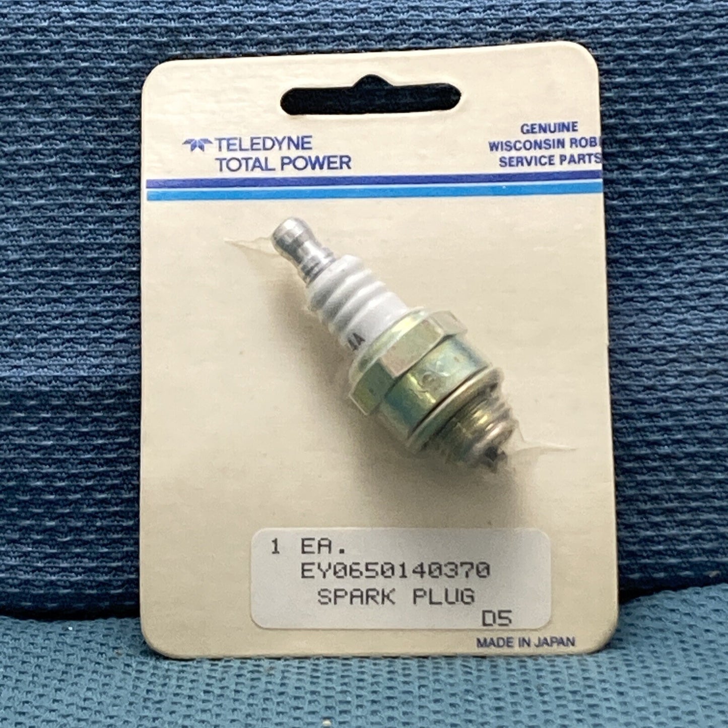 NEW GENUINE WISCONSIN SUBARU ROBIN TELEDYNE TOTAL POWER 065-01403-70 SPARK PLUG