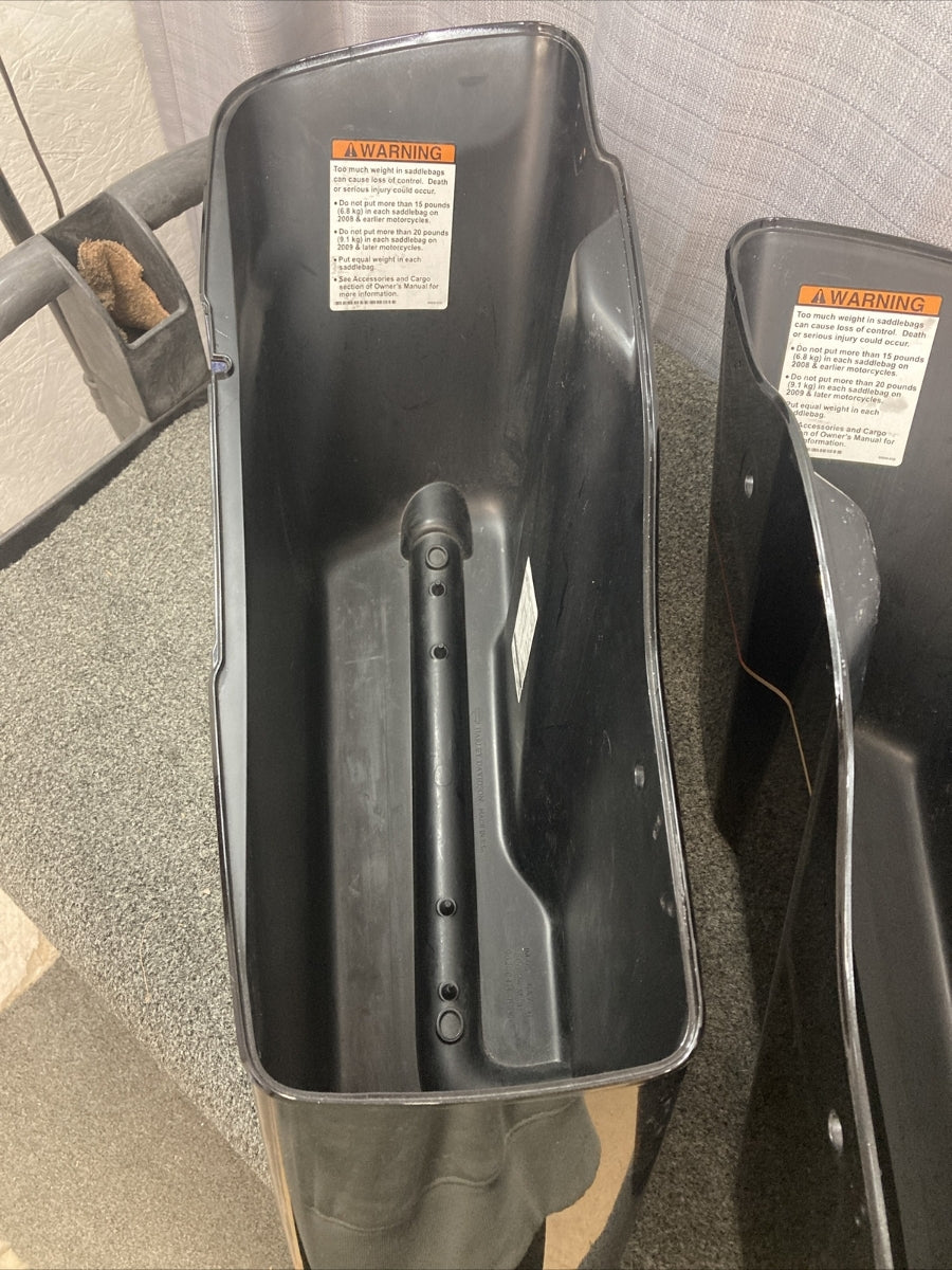 NEW GENUINE HARLEY DAVIDSON 90200412 TOURING SET OF SADDLE BAG BOTTOMS