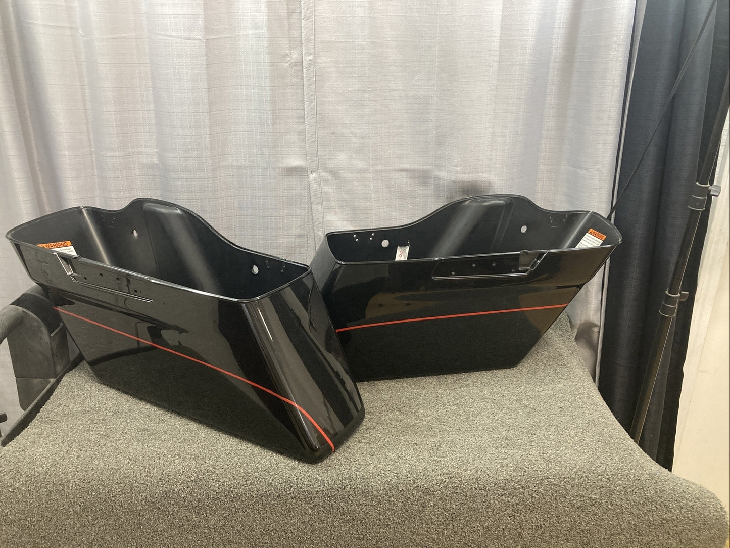 NEW GENUINE HARLEY DAVIDSON 90200412 TOURING SET OF SADDLE BAG BOTTOMS