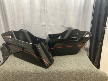 NEW GENUINE HARLEY DAVIDSON 90200412 TOURING SET OF SADDLE BAG BOTTOMS