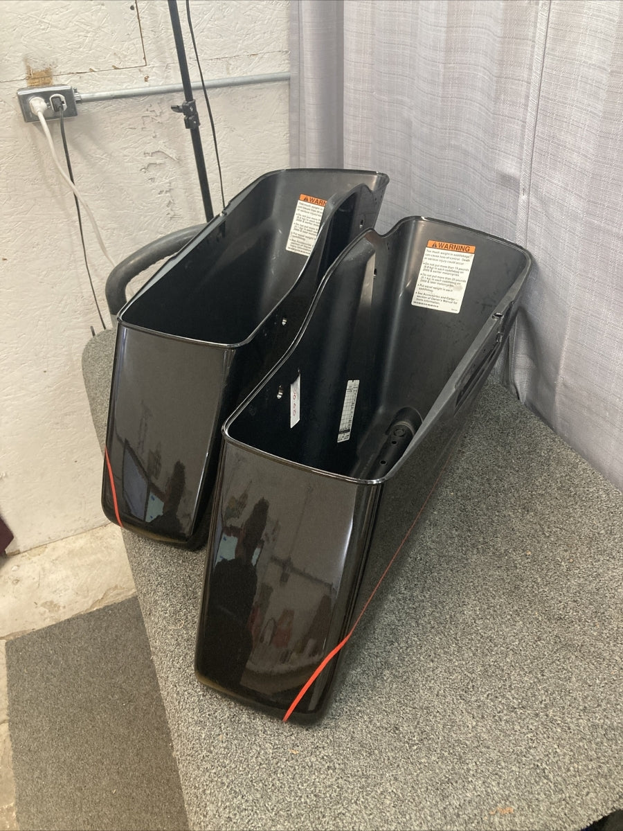 NEW GENUINE HARLEY DAVIDSON 90200412 TOURING SET OF SADDLE BAG BOTTOMS