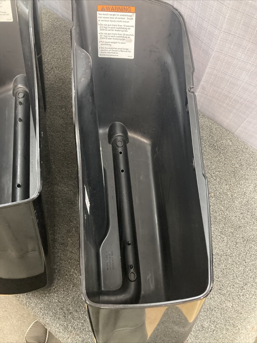 NEW GENUINE HARLEY DAVIDSON 90200412 TOURING SET OF SADDLE BAG BOTTOMS