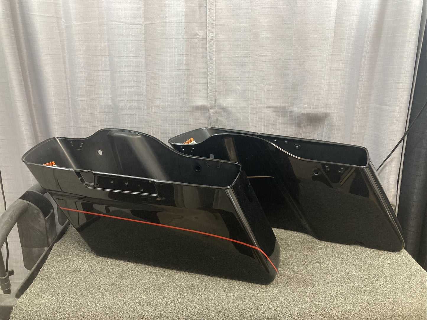 NEW GENUINE HARLEY DAVIDSON 90200412 TOURING SET OF SADDLE BAG BOTTOMS