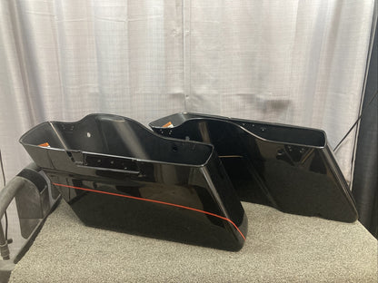 NEW GENUINE HARLEY DAVIDSON 90200412 TOURING SET OF SADDLE BAG BOTTOMS