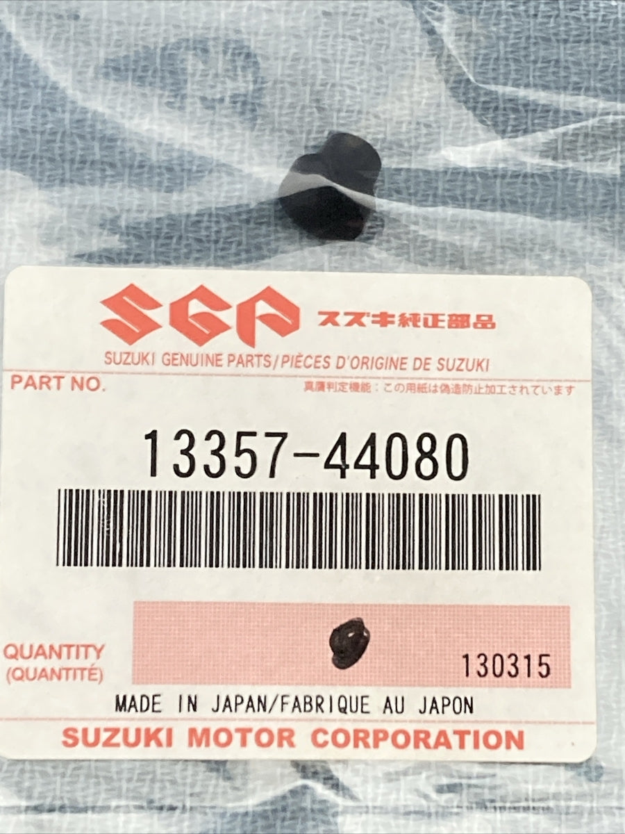 QTY 2 NEW GENIUNE SUZUKI 13357-44080 CARBURETOR Plug