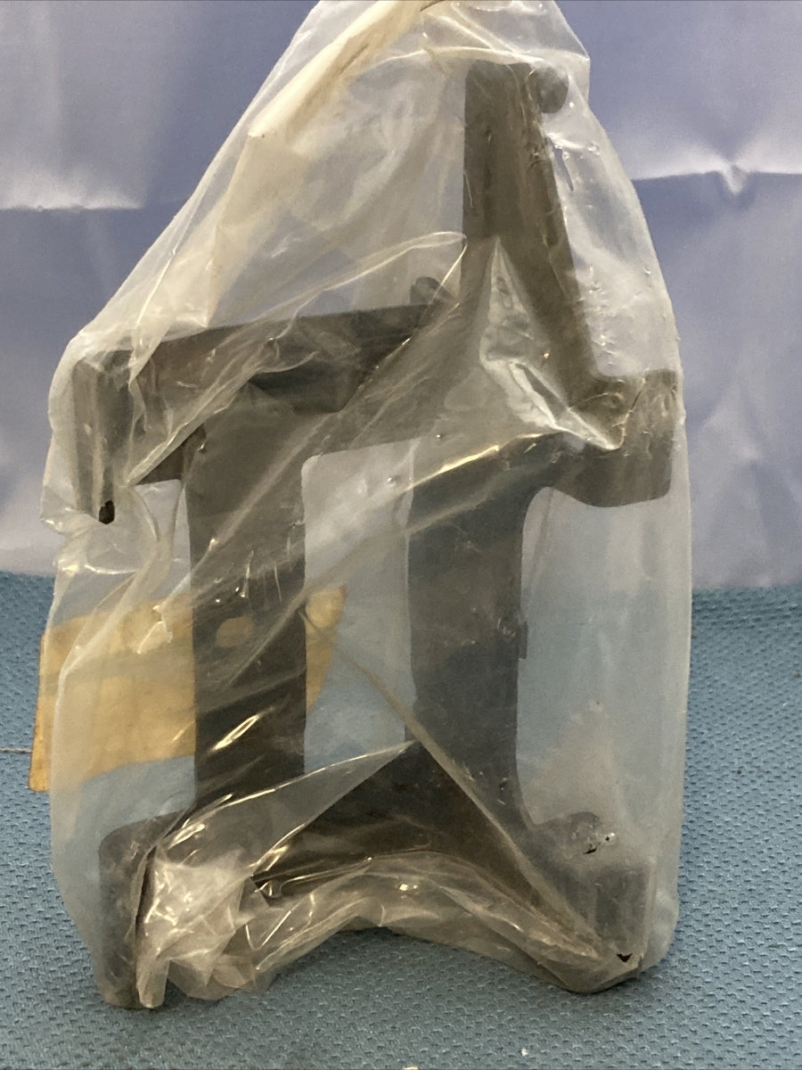 NEW GENIUNE WISCONSIN TELEDYNE SUBARU ROBIN 157-61601-11 FUEL TANK BRACKET