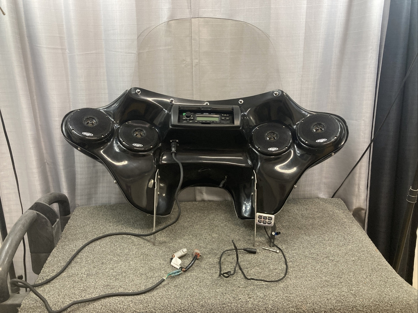 HOPPE BATWING FAIRING CONSEL FOR HARLEY DAVIDSON WITH JENSON SOUND SYSTEM