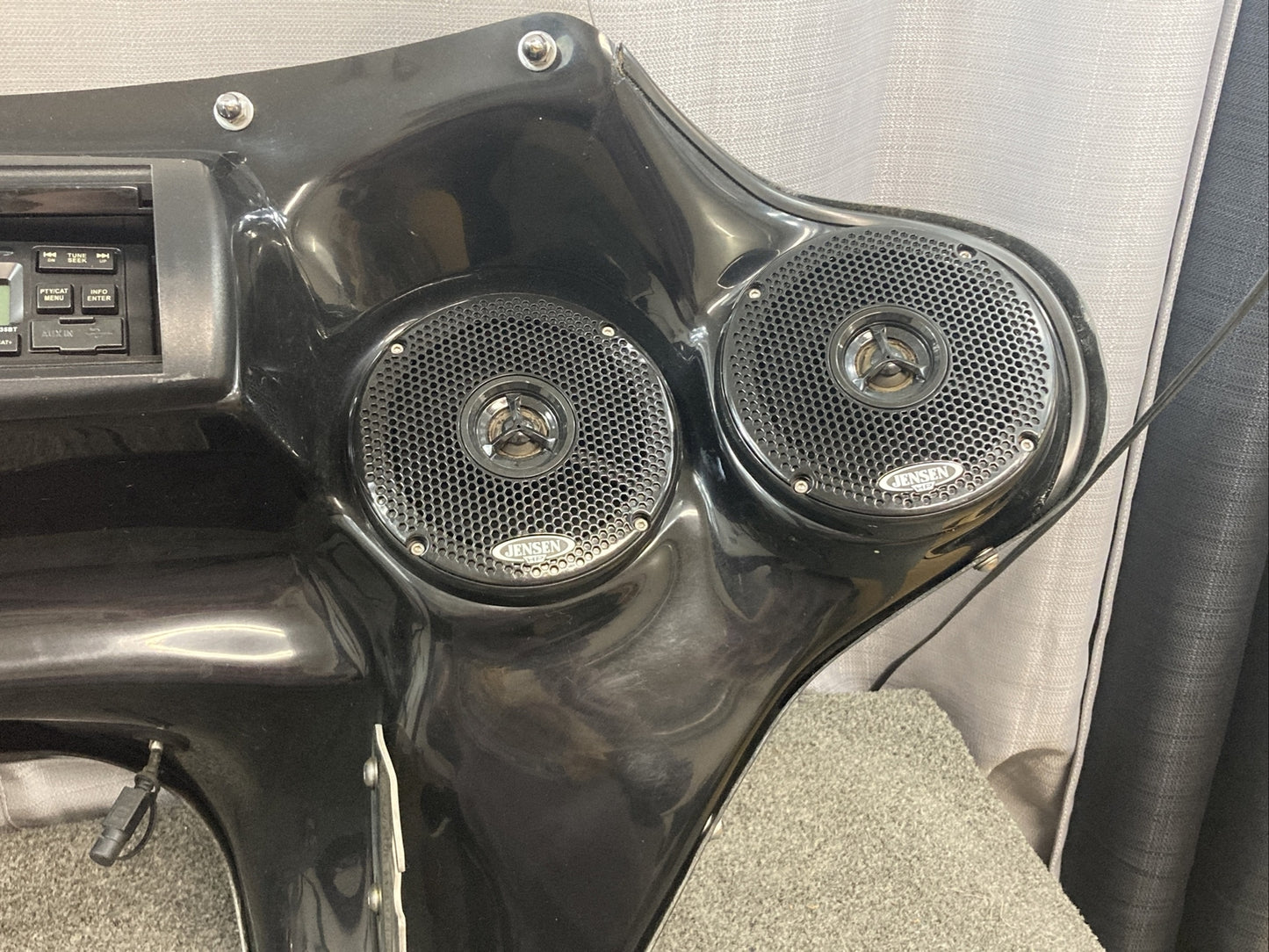 HOPPE BATWING FAIRING CONSEL FOR HARLEY DAVIDSON WITH JENSON SOUND SYSTEM