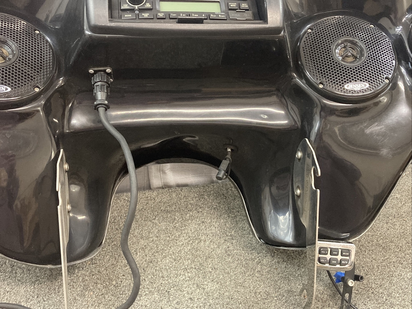 HOPPE BATWING FAIRING CONSEL FOR HARLEY DAVIDSON WITH JENSON SOUND SYSTEM