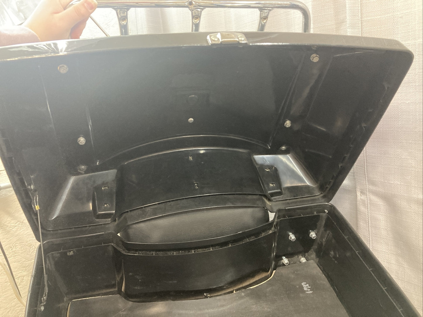 HARLEY DAVIDSON ELECTRA GLIDE TOURING REAR TRUNK COMPARTMENT