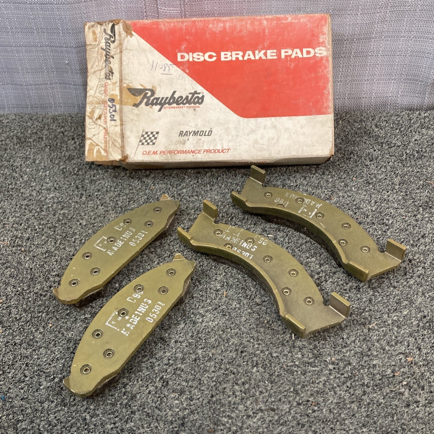 NEW RAYBESTOS 05301 POSI QUIET CERAMIC DISC BRAKE PAD SET