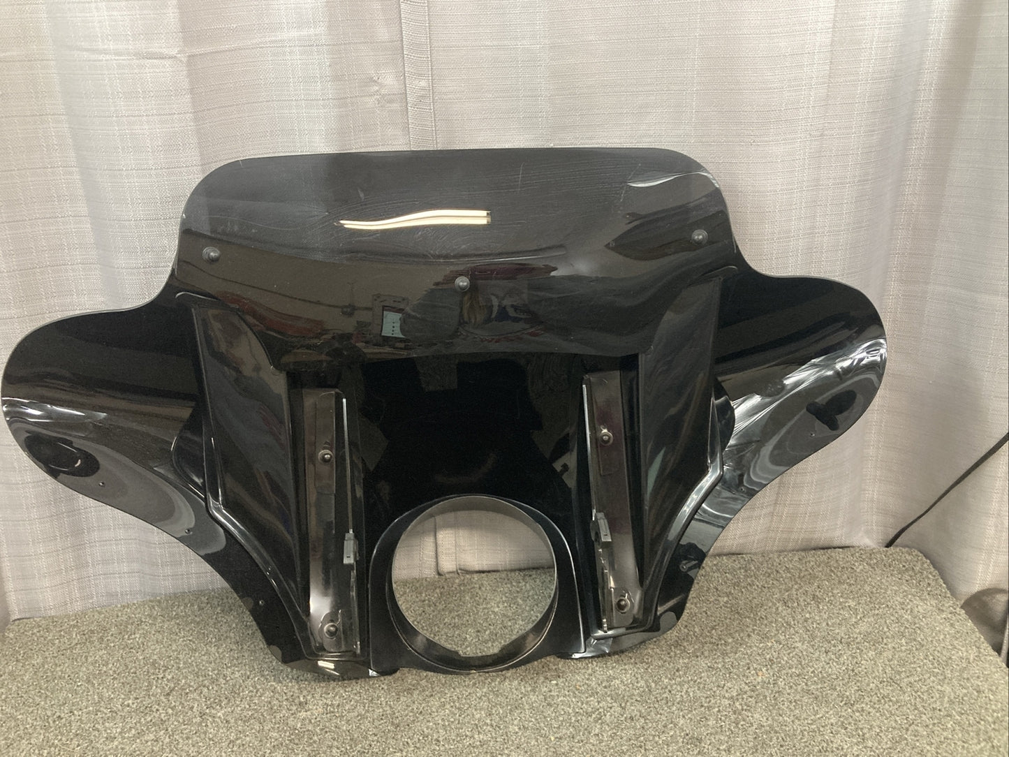 NEW HARLEY DAVIDSON FRONT HEADLIGHT BATWING FAIRING WITH TINTED WINDSHIELD
