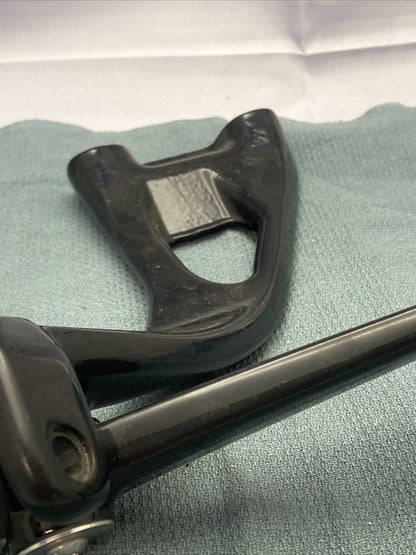 NEW HARLEY DAVIDSON FOOTREST HANGER/BRACKET SET FRONT RIGHT