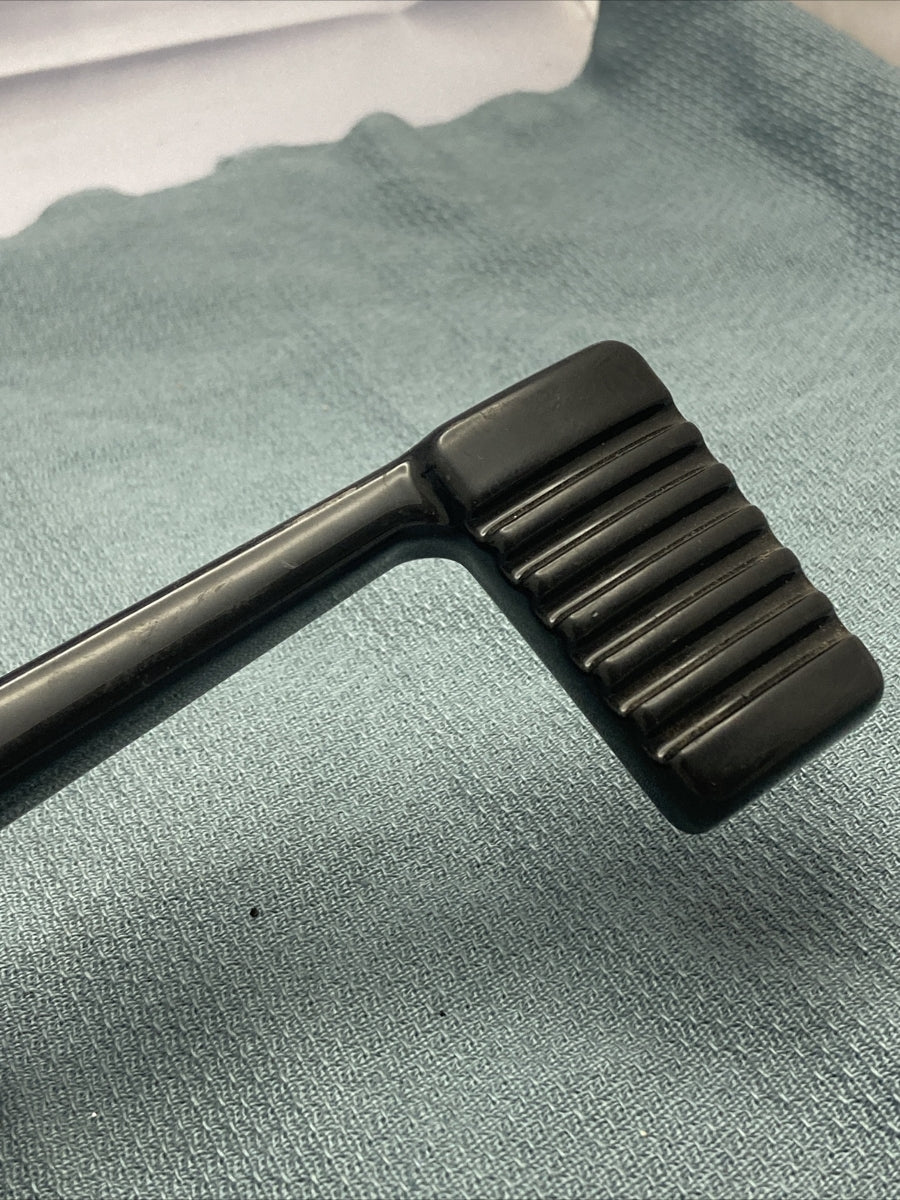 NEW HARLEY DAVIDSON FOOTREST HANGER/BRACKET SET FRONT RIGHT
