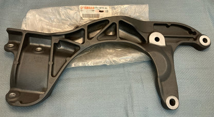 NEW GENUINE YAMAHA 27D-14772-00 EXHAUST .stay, Muffler 2