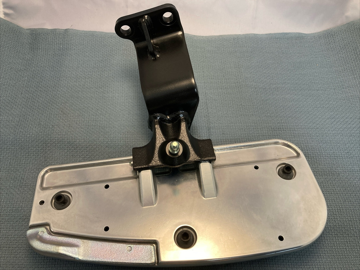 NEW GENUINE YAMAHA 3D8-27410-00 Front Footrest Assembly (left)