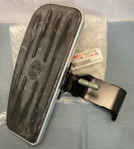 NEW GENUINE YAMAHA 3D8-27410-00 Front Footrest Assembly (left)