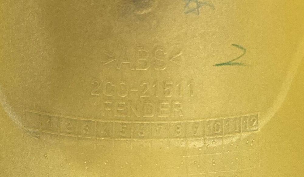 NEW GENUINE YAMAHA 2C0-21511-00-P7 Fender, Front