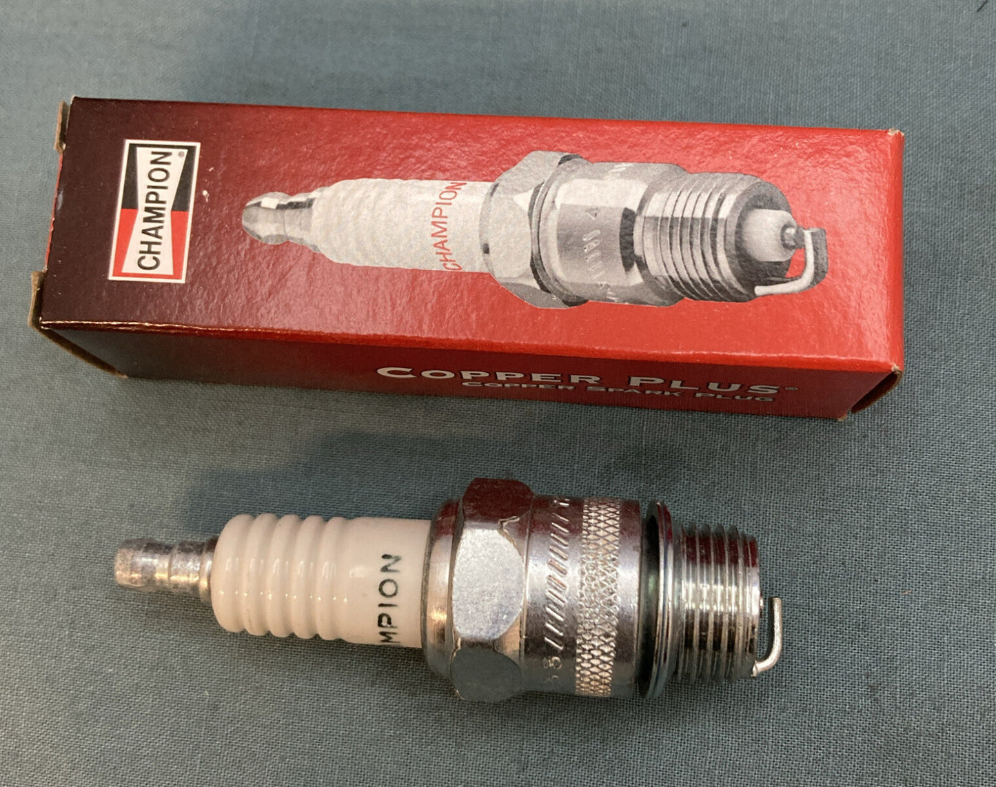 NEW GENUINE CHAMPION COPPER PLUS 516-D16 SPARK PLUG