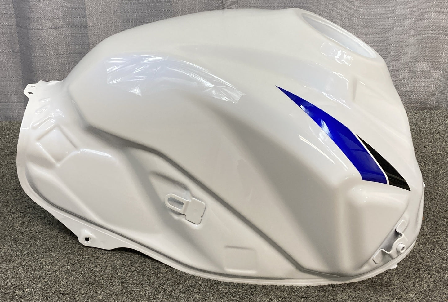 NEW GENUINE SUZUKI 44100-13K50-YWW Tank Assy fuel white