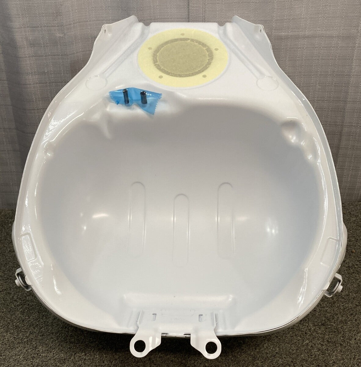 NEW GENUINE SUZUKI 44100-13K50-YWW Tank Assy fuel white