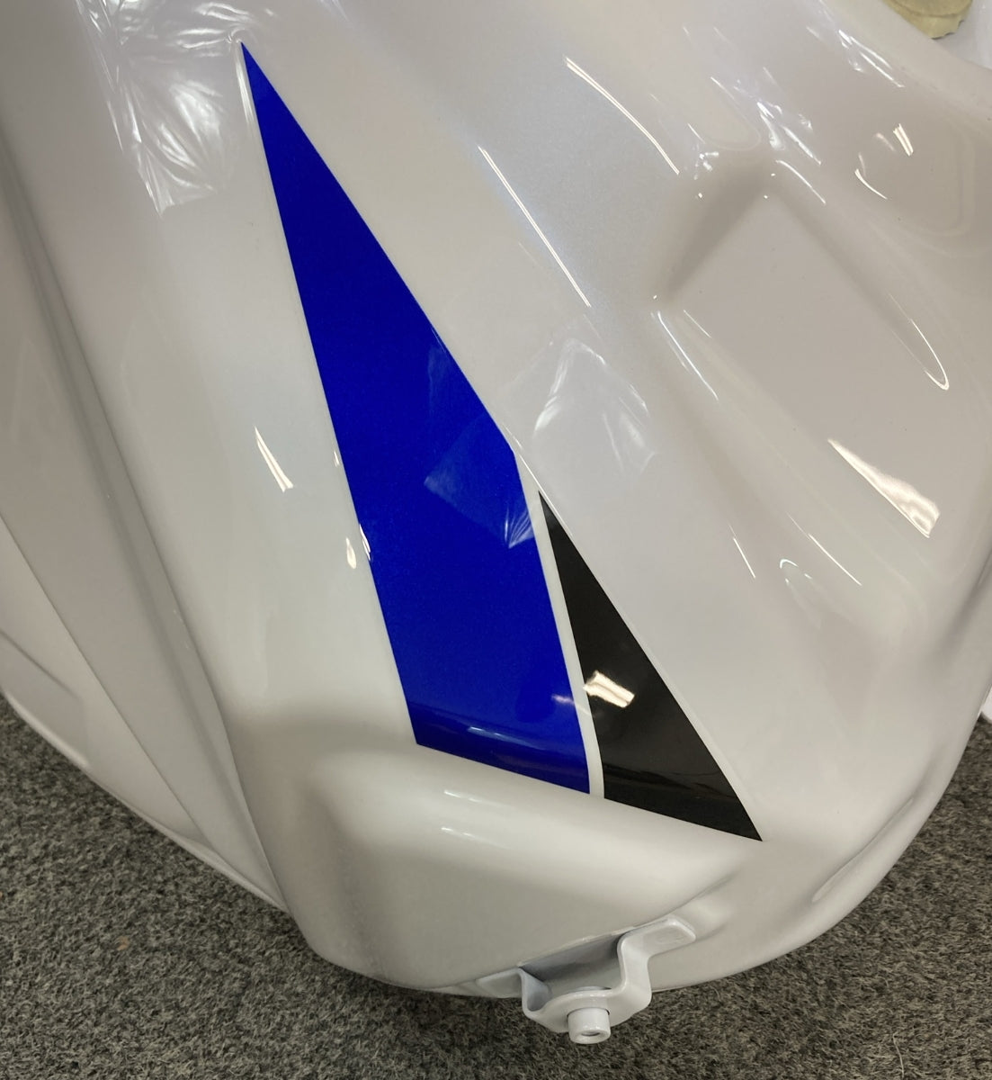 NEW GENUINE SUZUKI 44100-13K50-YWW Tank Assy fuel white