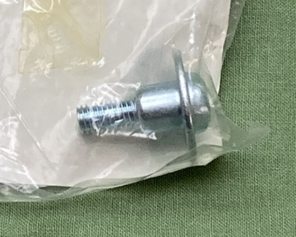 NEW GENIUNE KAWASAKI 92009-1955 Screw, 5MM HEADLIGHT