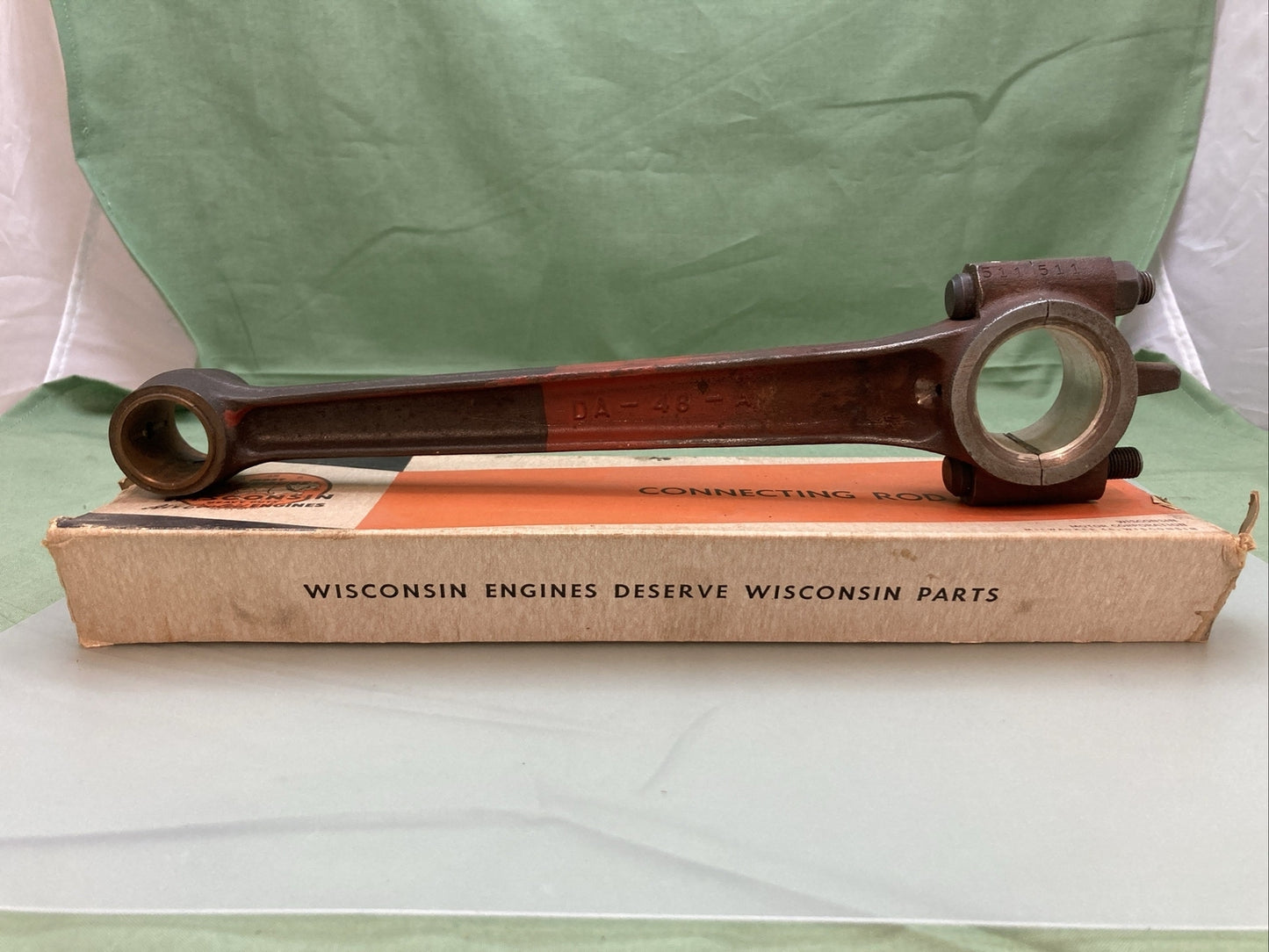 NEW GENUINE WISCONSIN  DA-48-A CONNECTING ROD S-.010