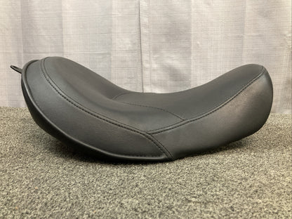 NEW GENUINE HARLEY DAVIDSON 51475-09A 51475-09A SOLO SEAT STREET BOB FXDB