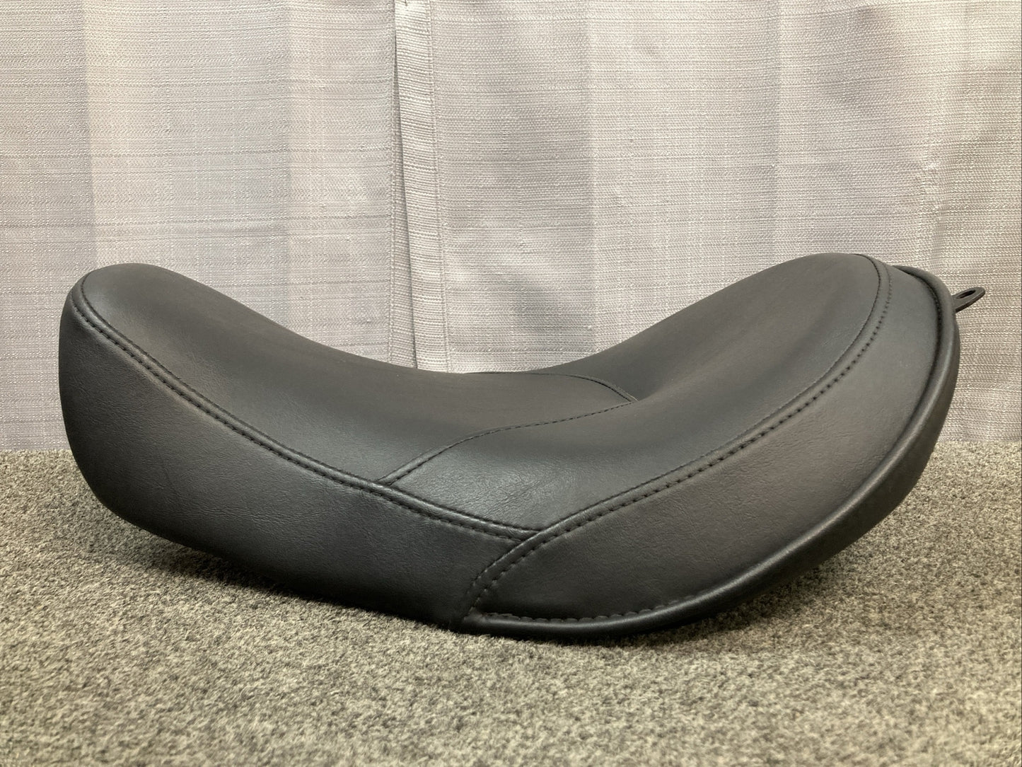 NEW GENUINE HARLEY DAVIDSON 51475-09A 51475-09A SOLO SEAT STREET BOB FXDB