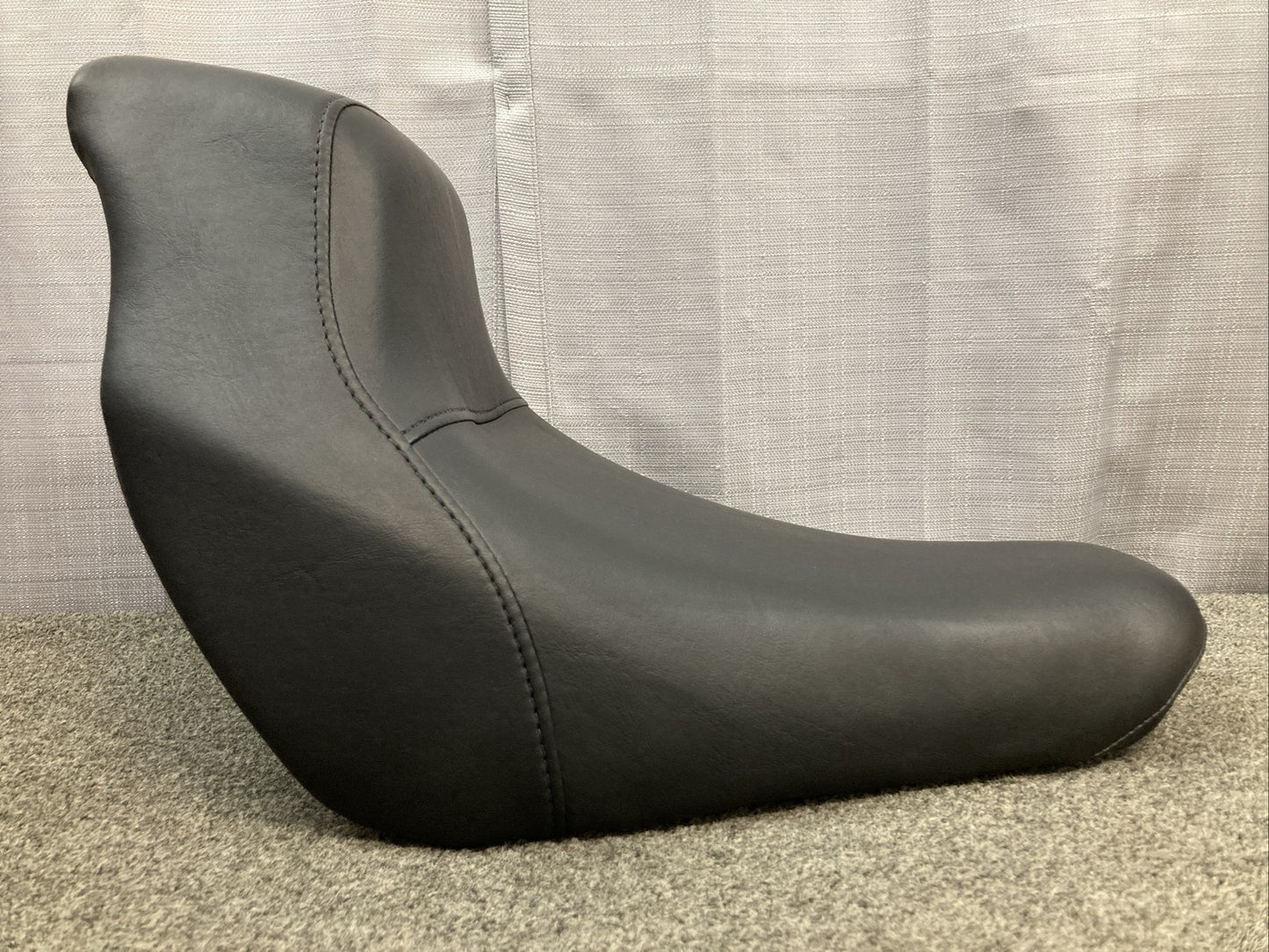 NEW GENUINE HARLEY DAVIDSON 52000496 SEAT,RDR/FULL,SOLO FXLRS 2020-23