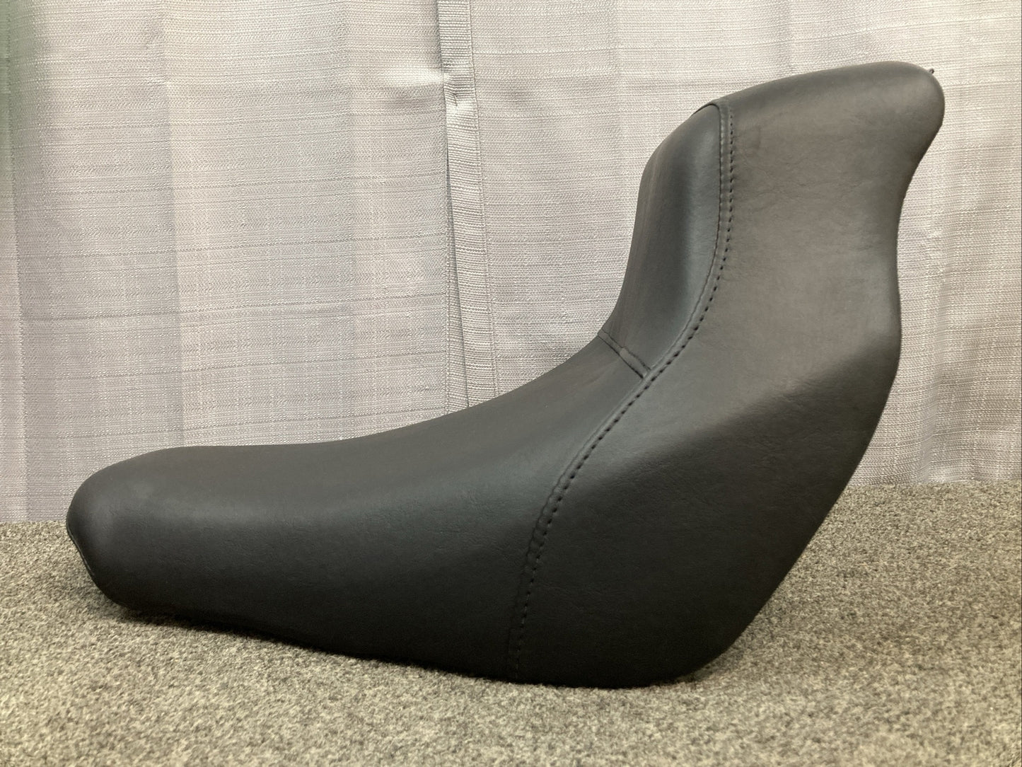 NEW GENUINE HARLEY DAVIDSON 52000496 SEAT,RDR/FULL,SOLO FXLRS 2020-23