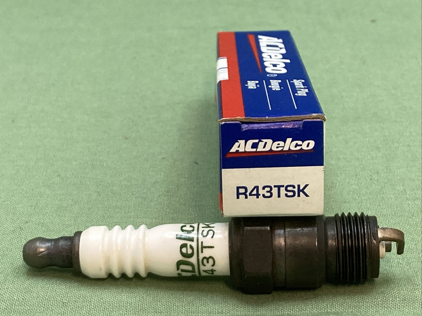 QTY 5 NEW ACDELCO R43TSK SPARK PLUG
