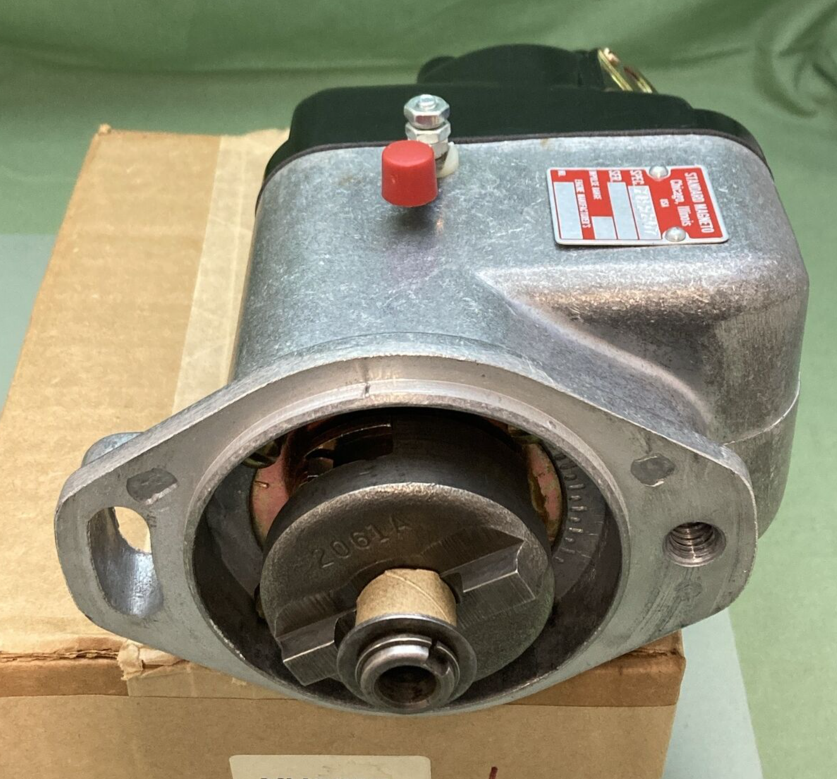NEW GENUINE STANDARD MAGNETO XH2207 magneto flange mount 4 cyl.