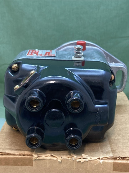 NEW GENUINE STANDARD MAGNETO XH2207 magneto flange mount 4 cyl.