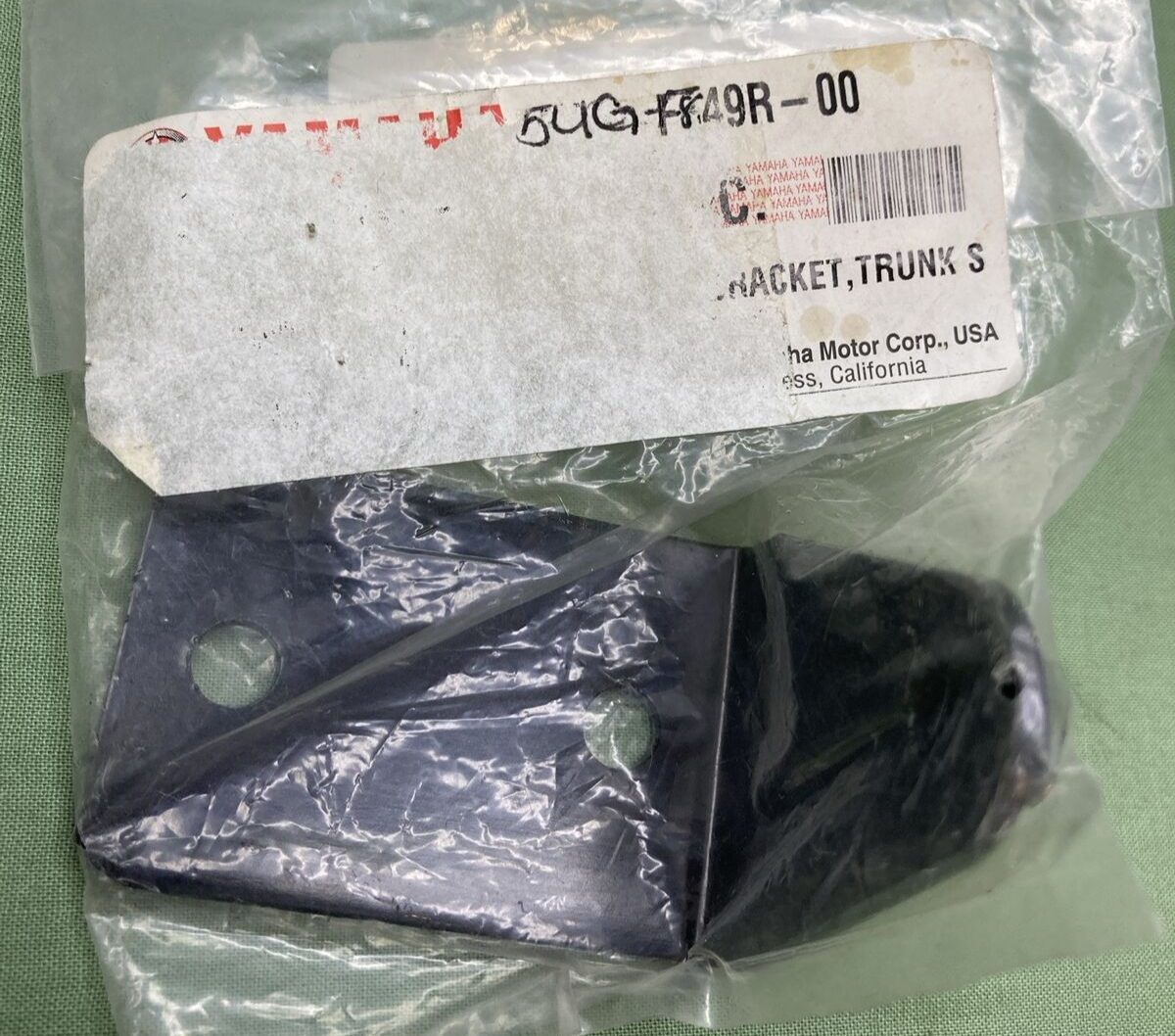 NEW GENUINE YAMAHA 5UG-F849R-00 TRUNK STOPPER BRACKET