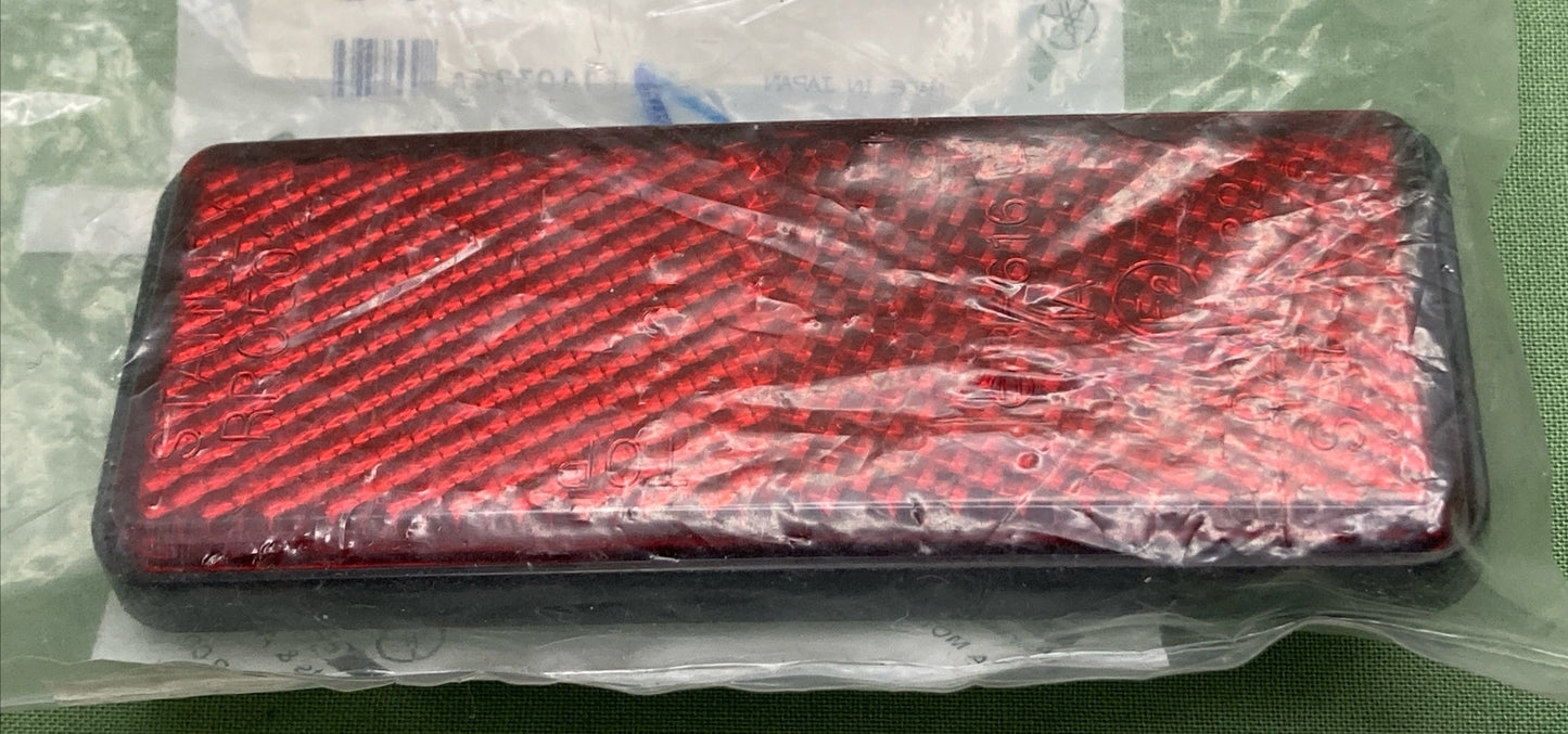 NEW GENUINE YAMAHA 3Y6-85130-02 Rear Reflector Assembly